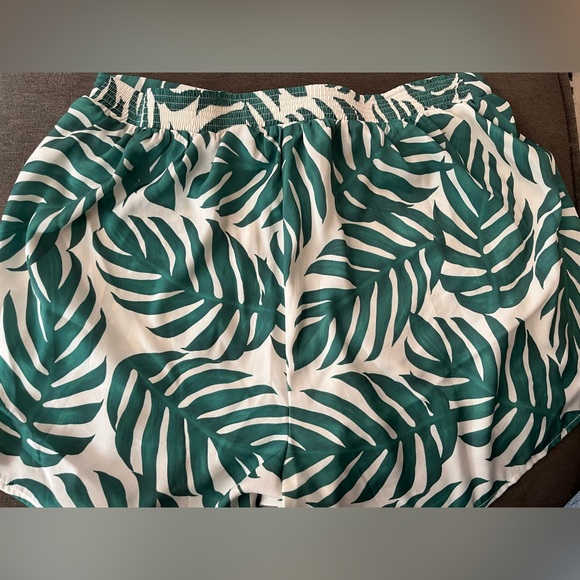 Summersalt The Silky Wrap Shorts green palm size L - Picture 2 of 8